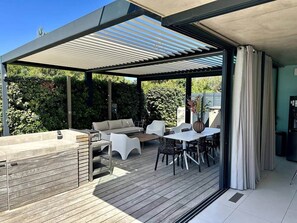 Outdoor dining - Villa Cristal (Sète)