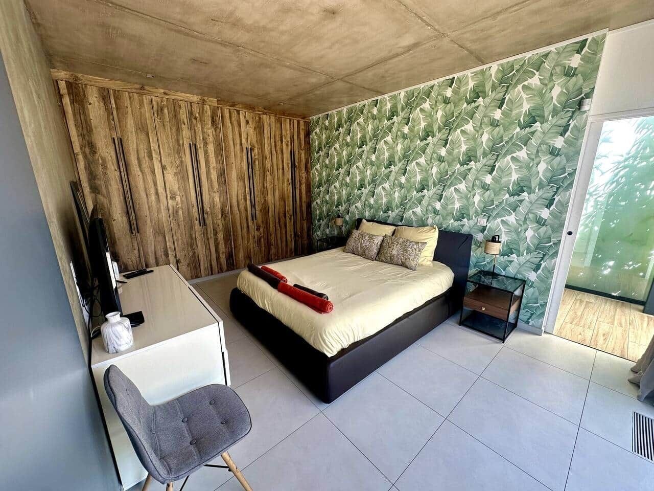 4 bedrooms, iron/ironing board, free WiFi, bed sheets
