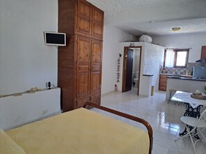 1 bedroom, free WiFi, bed sheets