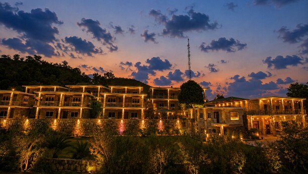 Front of property - evening/night - Jaldhara Resort (Kumbhalgarh)