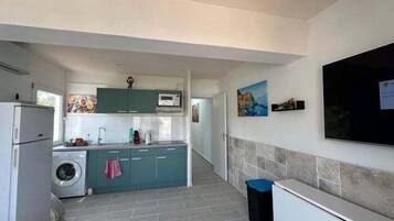 Réfrigérateur, micro-ondes, lave-vaisselle, cafetiÚre/bouilloire