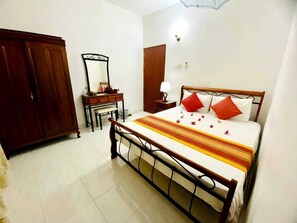Deluxe Double Room, Balcony, Garden View | In-room safe, desk, soundproofing, iron/ironing board - Velapura River Garden (Kalutara)