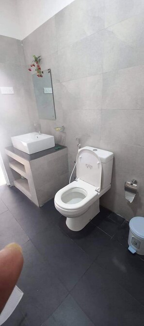Deluxe Double Room, Balcony, Garden View | Bathroom - Velapura River Garden  (Kalutara)