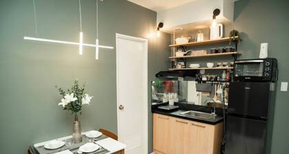 2-Bedroom Elegant Condo with Sunrise & Mountain View