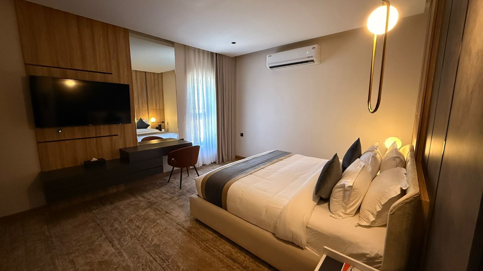 Junior Studio Suite | Desk, laptop workspace, soundproofing, iron/ironing board