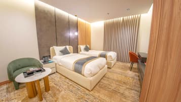 Deluxe Double or Twin Room | Desk, laptop workspace, soundproofing, iron/ironing board