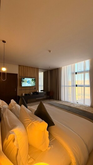 Deluxe Room, 1 King Bed, City View | Desk, laptop workspace, soundproofing, iron/ironing board - White Season Hotel (Haql)