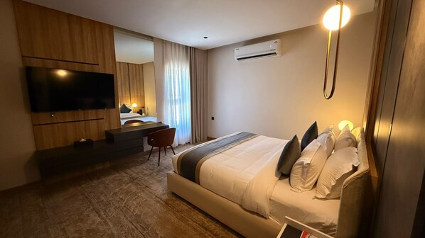 Desk, laptop workspace, soundproofing, iron/ironing board - White Season Hotel (Haql)