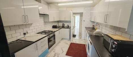 Standard Single Room, 1 Twin Bed (Shared) | Shared kitchen facilities | Coffee/tea maker, electric kettle