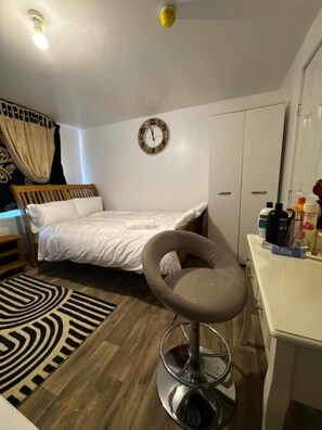 Standard Double Room | Iron/ironing board, free WiFi, bed sheets - OYO Unique Guestroom - Farnworth, Easy Access to Bolton (Bolton)