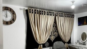 مكواة/لوح كي وواي فاي مجانًا وملاءات أسرّة