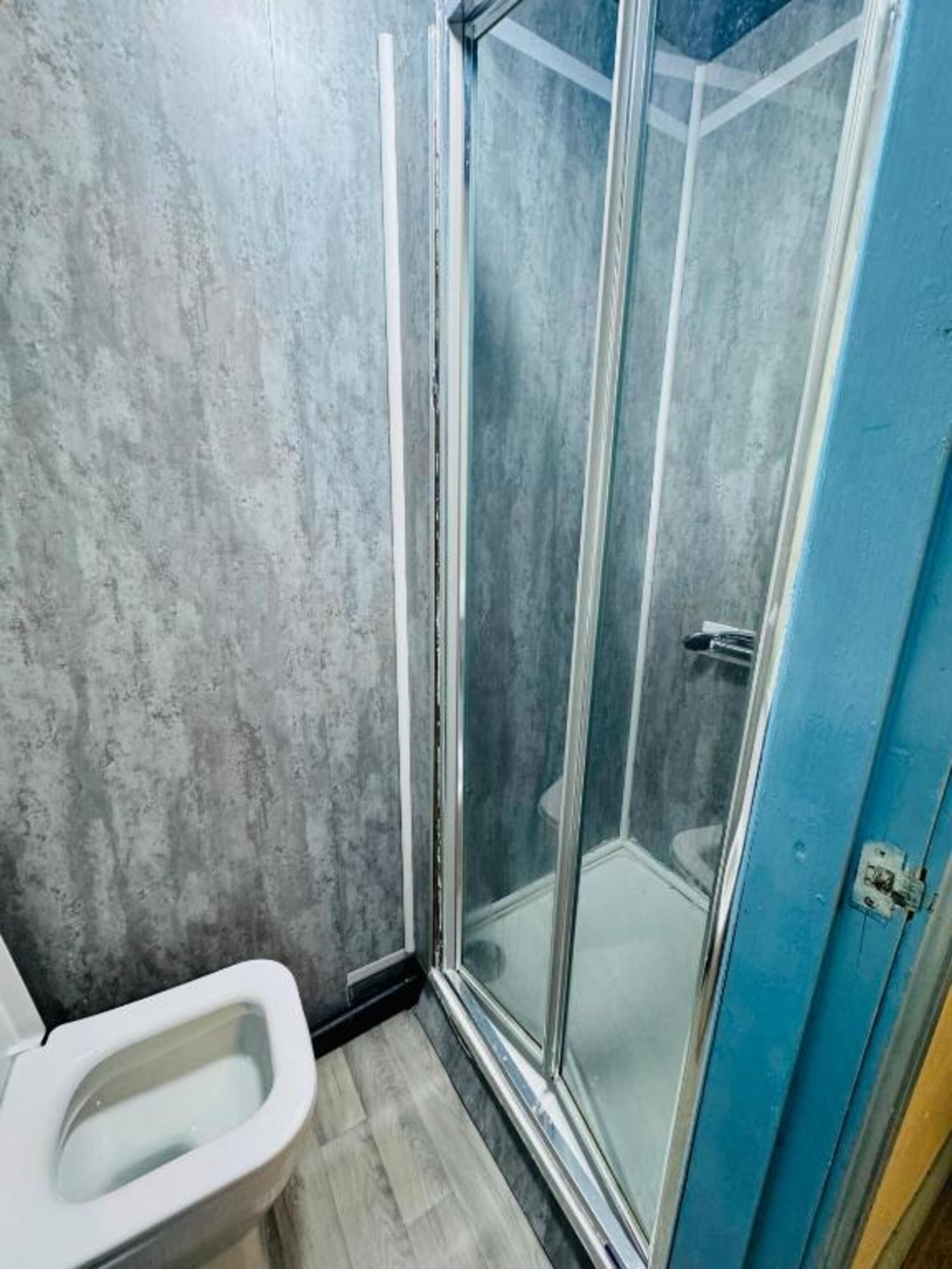 Photo - OYO Unique Private Rooms - Bolton Central, Free Parking