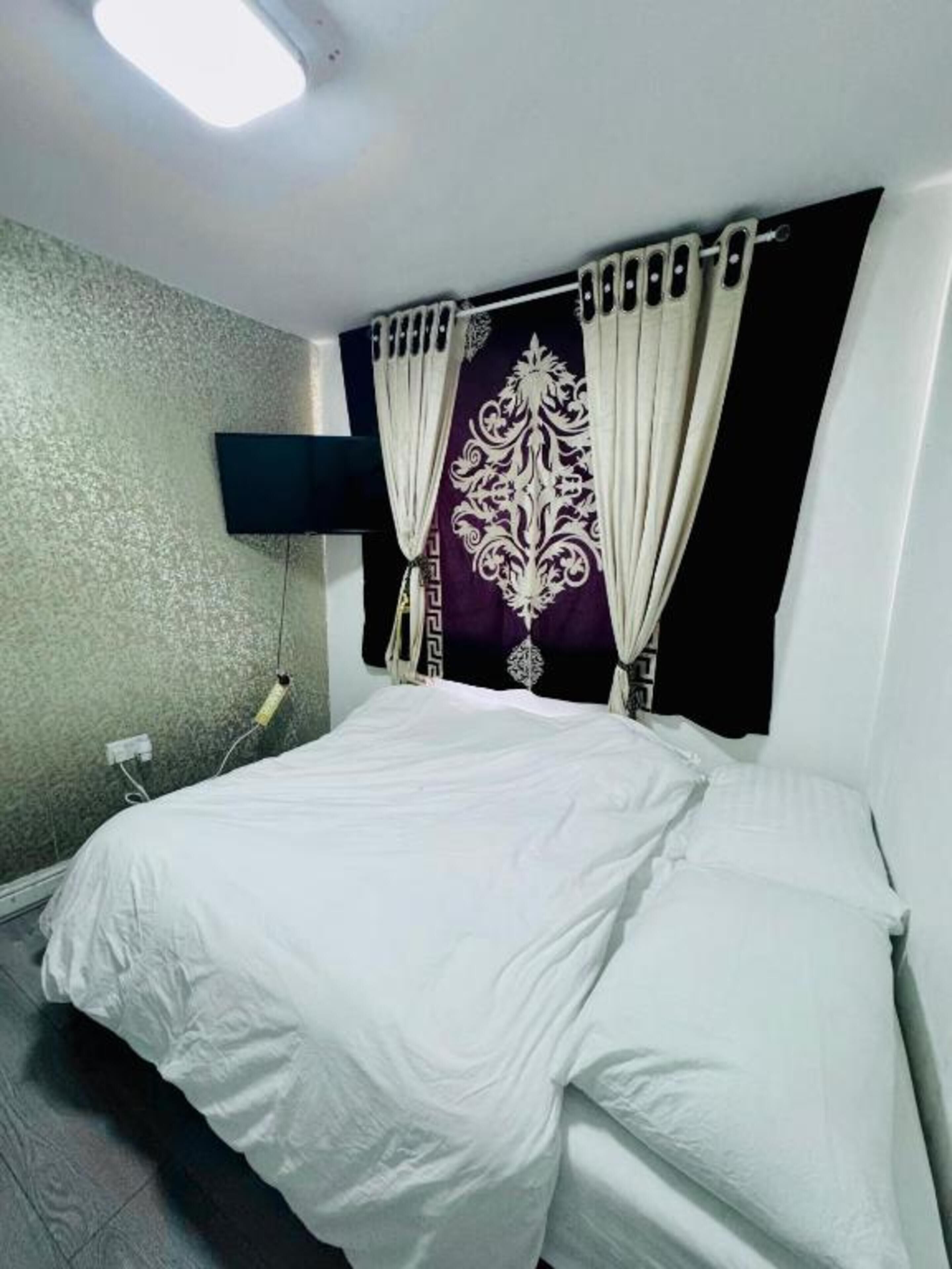 Photo - OYO Unique Private Rooms - Bolton Central, Free Parking