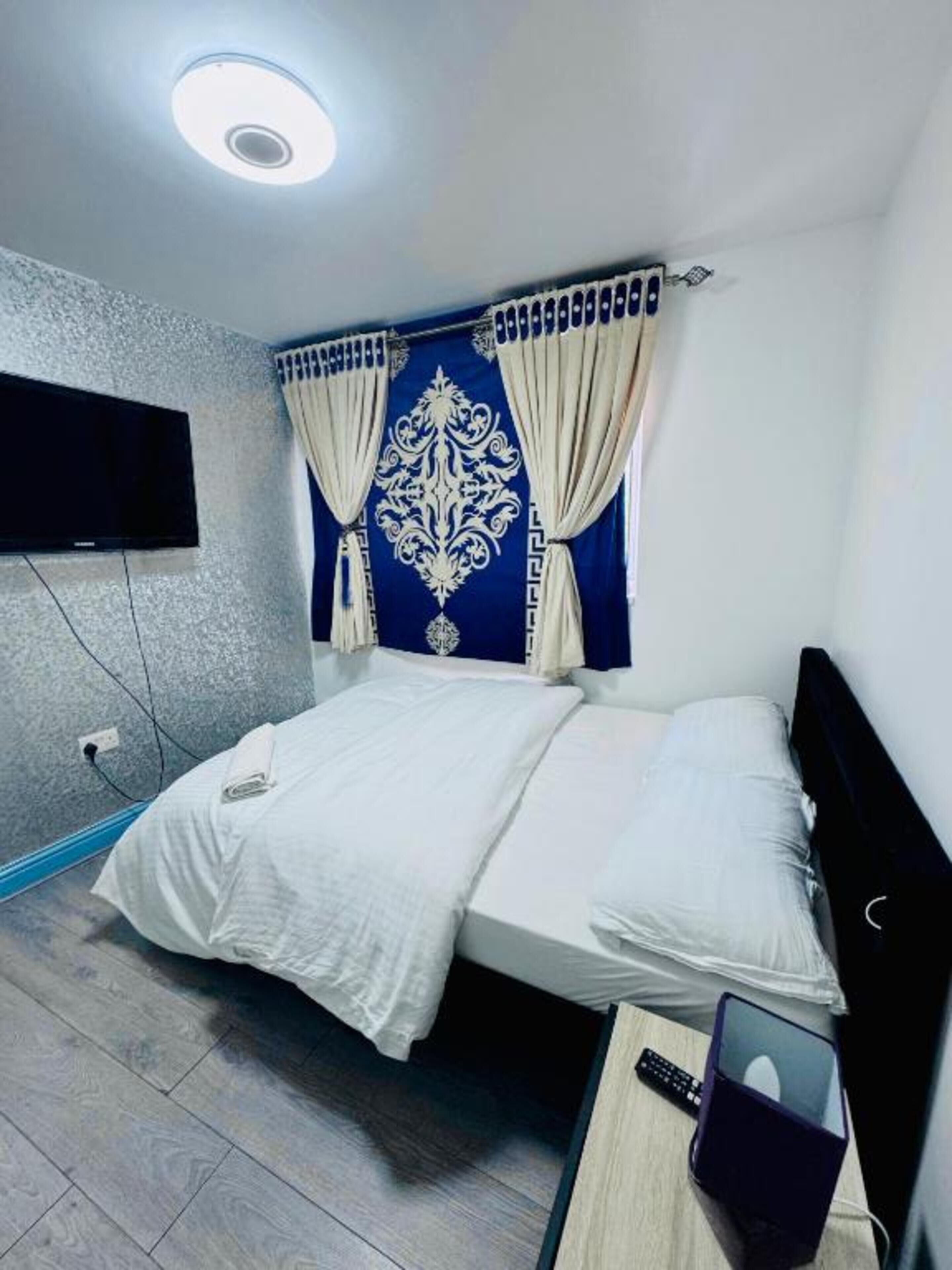 Photo - OYO Unique Private Rooms - Bolton Central, Free Parking