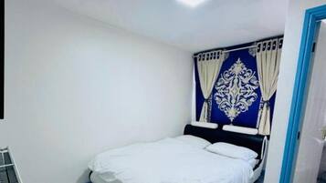 Dobbeltrom – standard, 1 dobbeltseng | Skrivebord, strykejern/-brett, wi-fi (inkludert) og sengetøy