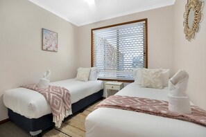 3 bedrooms, desk, iron/ironing board, travel crib