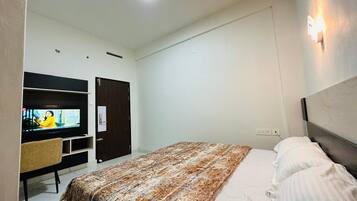 Standard Room, Multiple Bedrooms | Premium bedding, pillow-top beds, desk, free WiFi