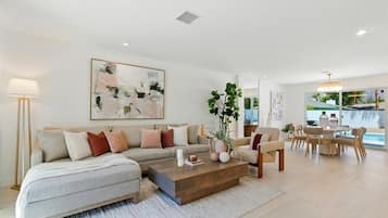 智能電視、DVD 播放機、書籍、音樂庫