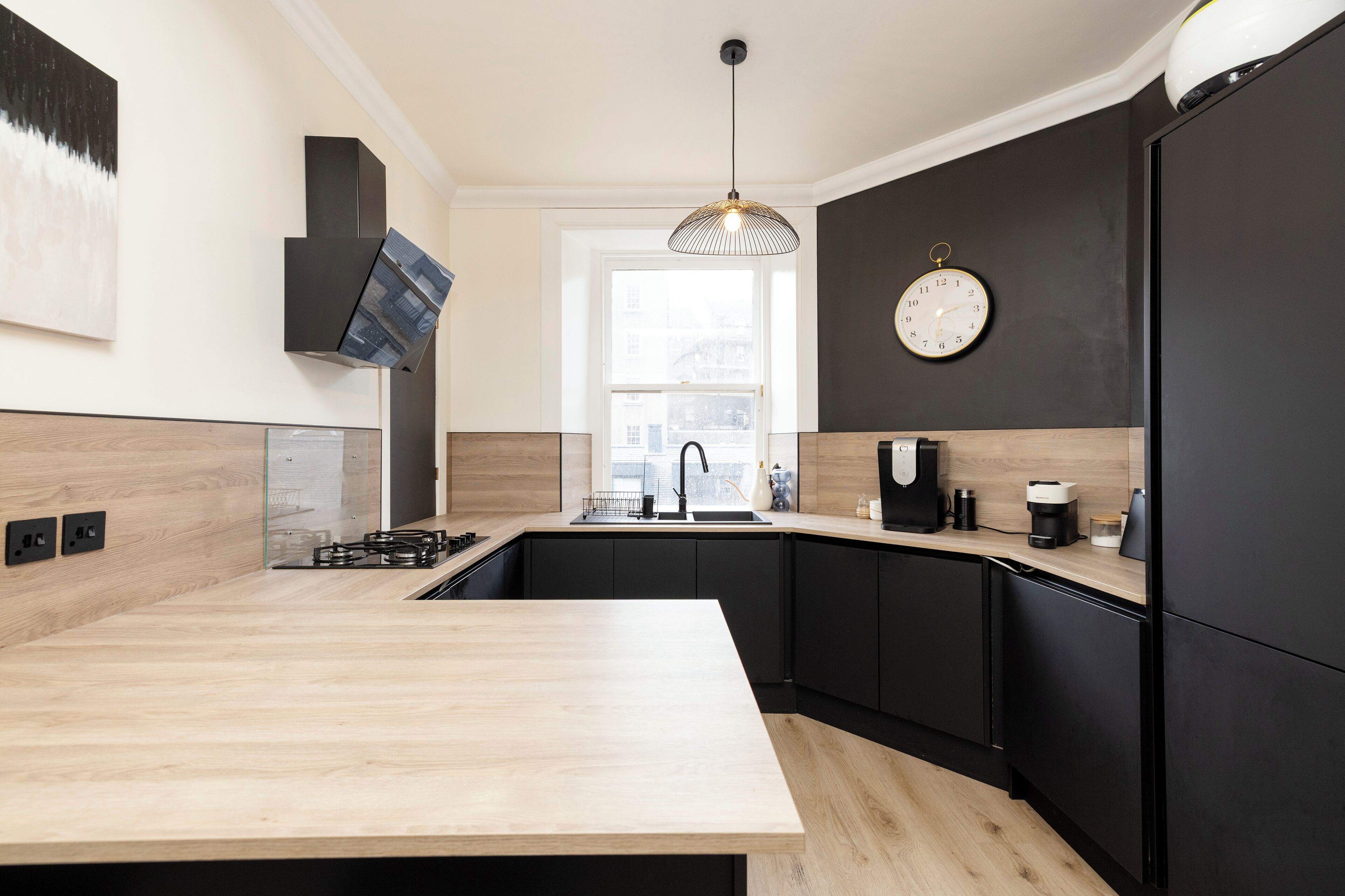 Apartment, City View | Private kitchen | Fridge, oven, stovetop, coffee/tea maker