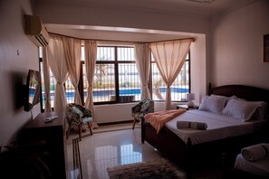 3 bedrooms, iron/ironing board, WiFi, bed sheets