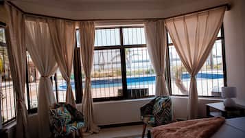 3 bedrooms, iron/ironing board, WiFi, bed sheets