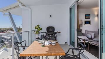 Apartamento luxo, vista para a piscina | Sacada