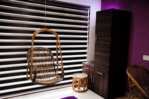 Caja de seguridad en la habitación y sistema de insonorización 
