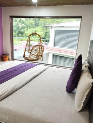 In-room safe, soundproofing, iron/ironing board, free WiFi