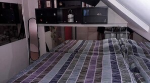 2 多间卧室、熨斗/熨衣板、WiFi、床单