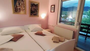 3 bedrooms, iron/ironing board, travel crib, free WiFi