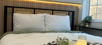 DESIGNER TINY HOME FULLY FURNISHED Utilities INCL., High Ceiling, Mountain views