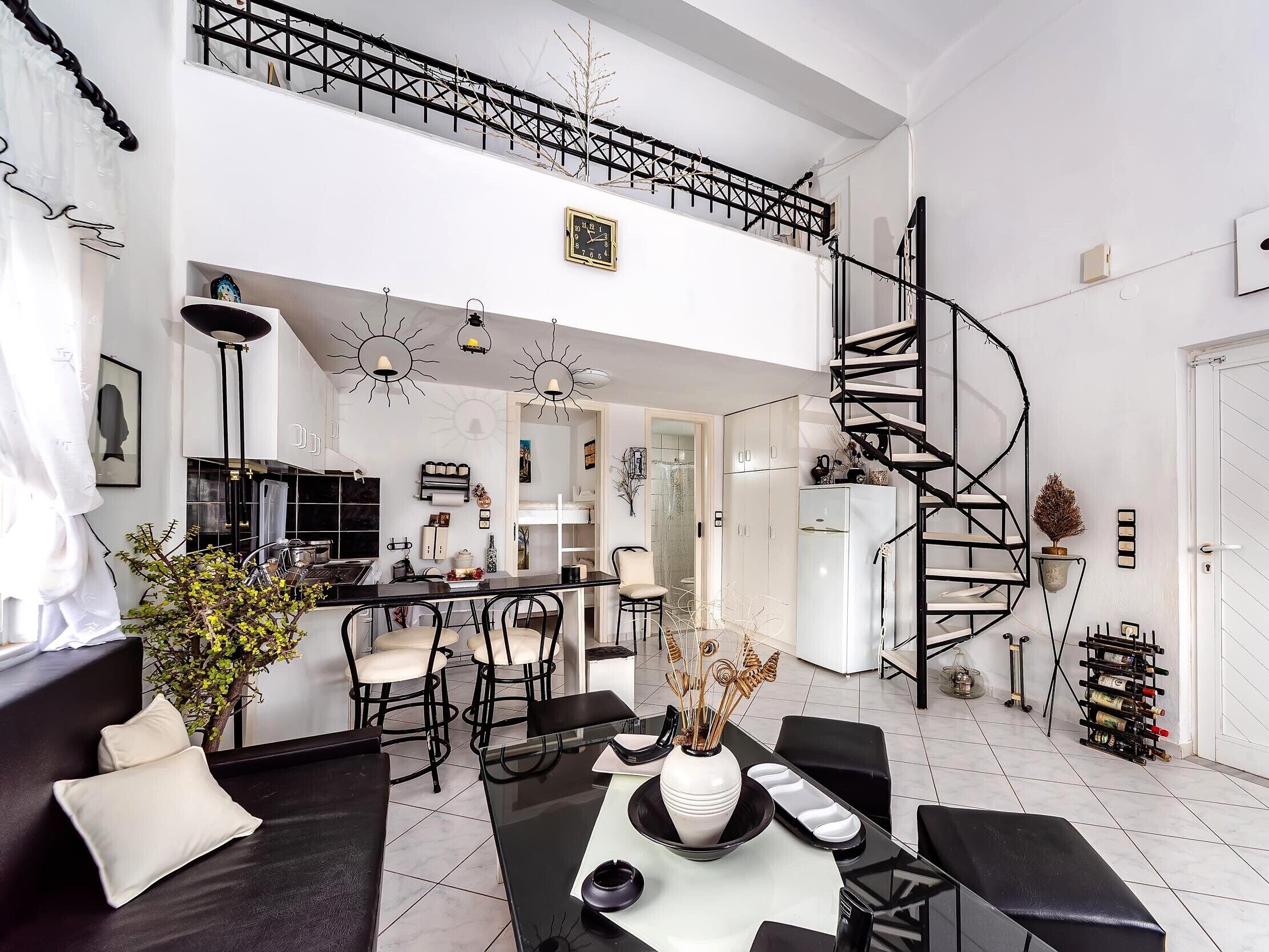 المنشأة من الداخل