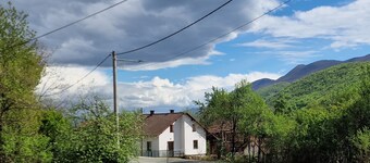 Relaxing and charming 2-bedroom house in fantastic area near Plitvička jezera