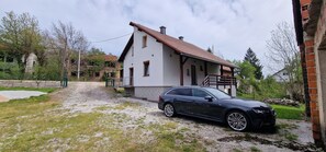 Exterior - Relaxing and charming 2-bedroom house in fantastic area near Plitvička jezera (Plitvička jezera)