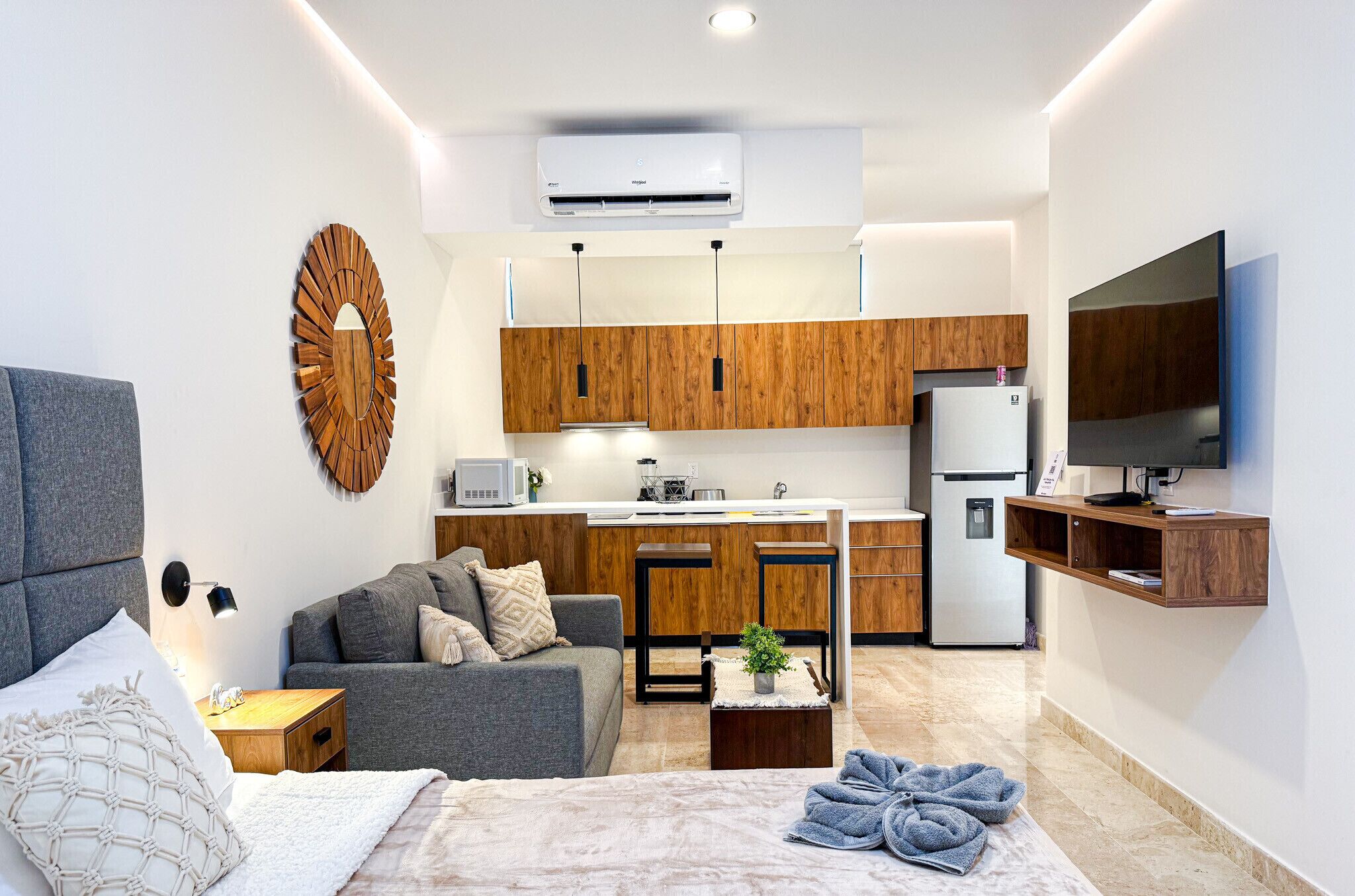 Iron/ironing board, free WiFi, bed sheets