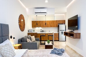 Iron/ironing board, free WiFi, bed sheets