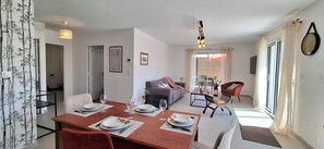 Interior - New house, close to beaches and shops. (Paimpol)
