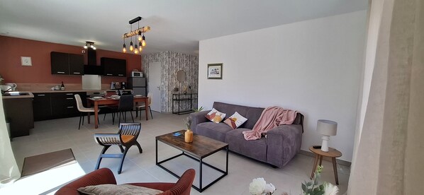 Books - New house, close to beaches and shops. (Paimpol)