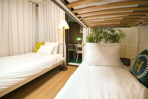 5 Schlafzimmer, Schreibtisch, Bügeleisen/Bügelbrett, kostenloses WLAN