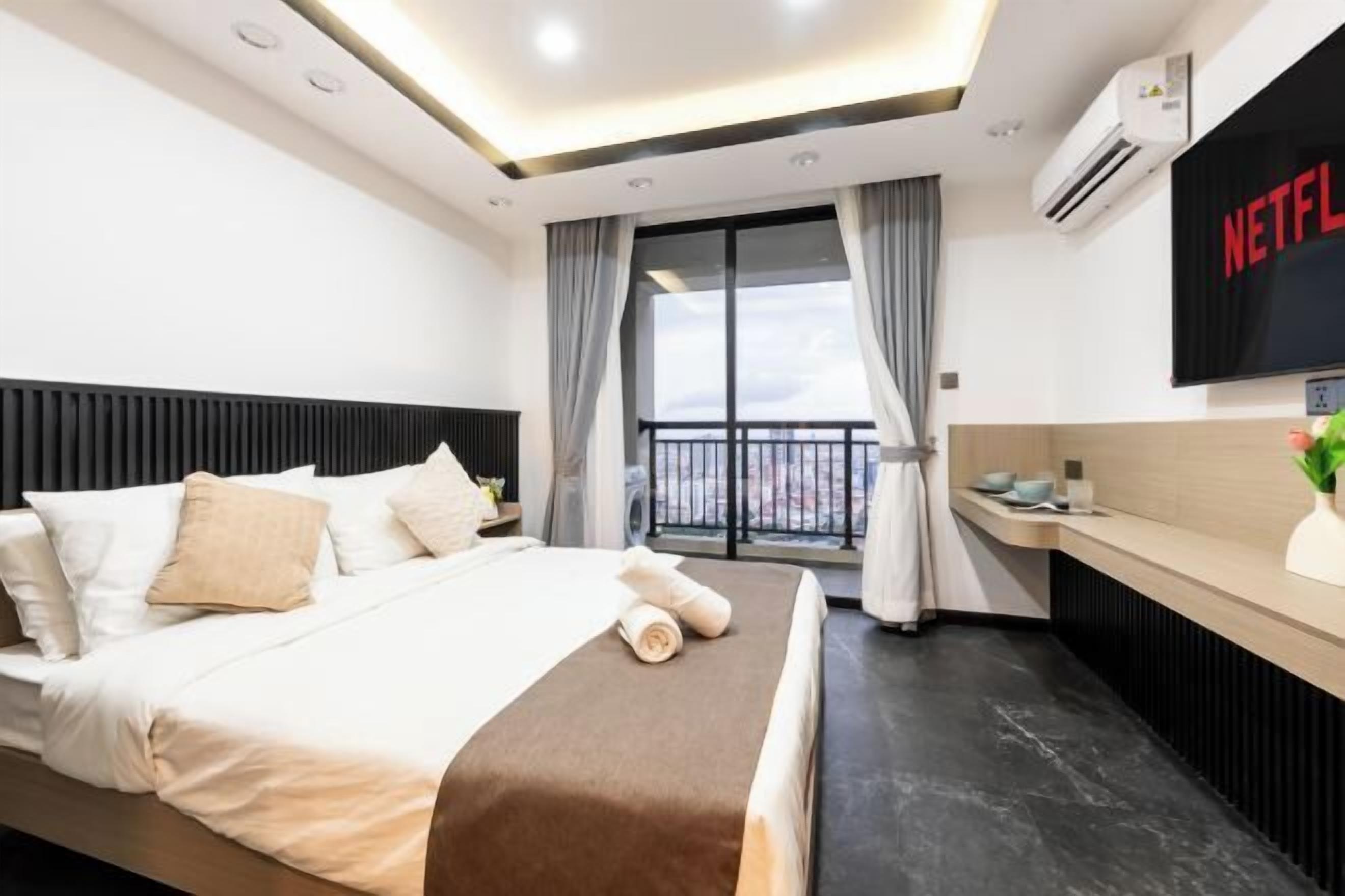 Espace de travail pour ordinateur portable, Wi-Fi gratuit, draps fournis