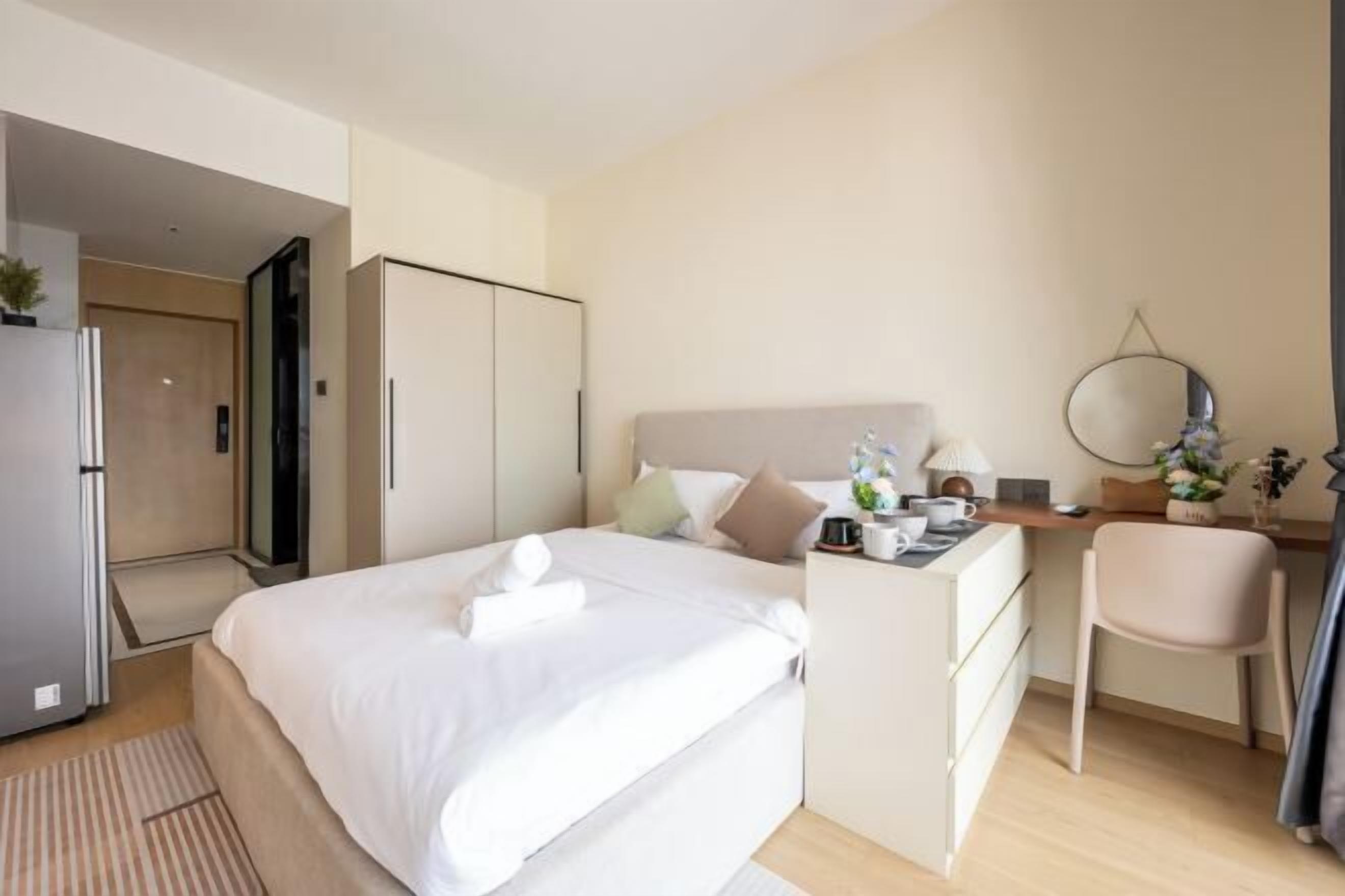 Espace de travail pour ordinateur portable, Wi-Fi gratuit, draps fournis