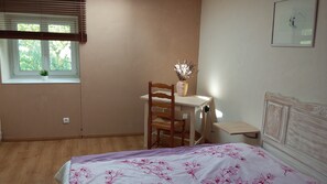 1 bedroom, desk, bed sheets
