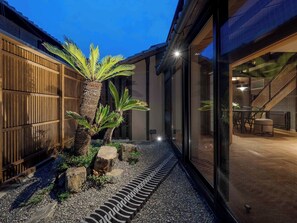 トラディショナル ハウス 4 ベッドルーム キッチン ガーデンビュー | ガーデン ビュー