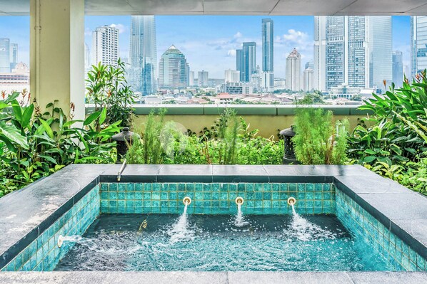 Hồ bơi ngoài trời 
