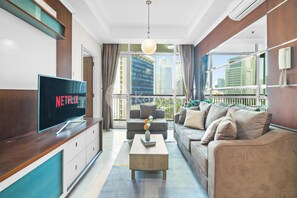 Apartment, 3 Bedrooms, City View | Living area