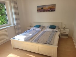3 Schlafzimmer, Schreibtisch, Reisekinderbett, kostenloses WLAN
