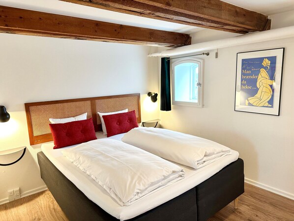 Desk, laptop workspace, free WiFi, bed sheets