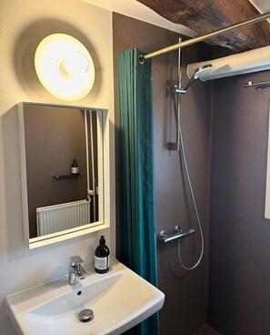 Comfort Suite | Bathroom shower - Hotel Steenbergs (Nykøbing Mors)