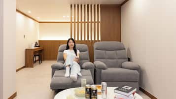 Movie Room | Escritorio, cortinas opacas, sistema de insonorización y wifi gratis
