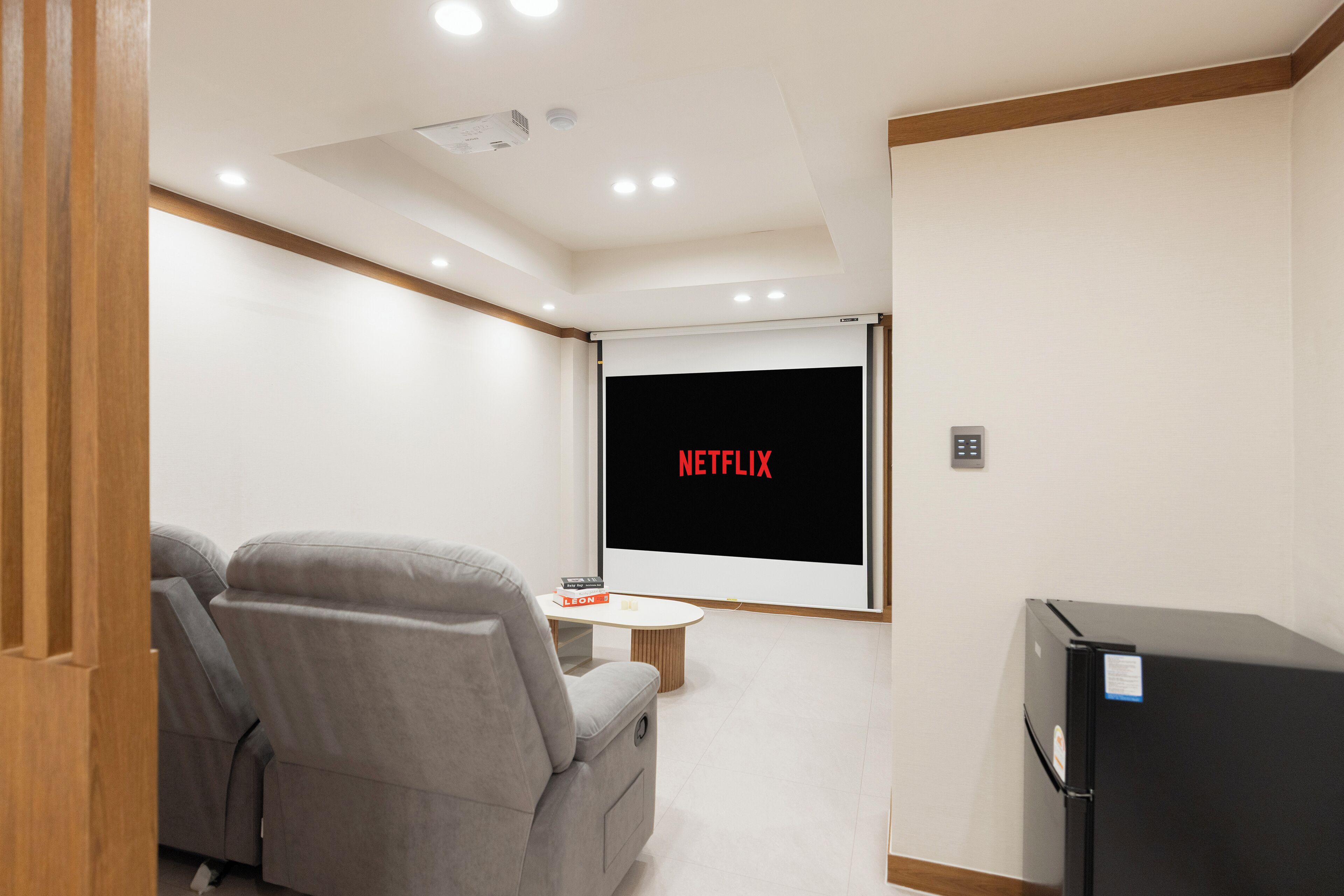 Movie Room | 办公桌、遮光窗帘、隔音、免费 WiFi